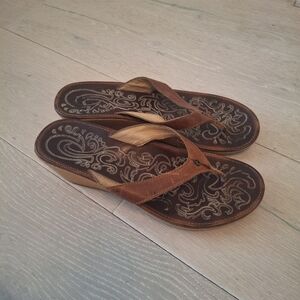 OluKai Brown Tan Sandals